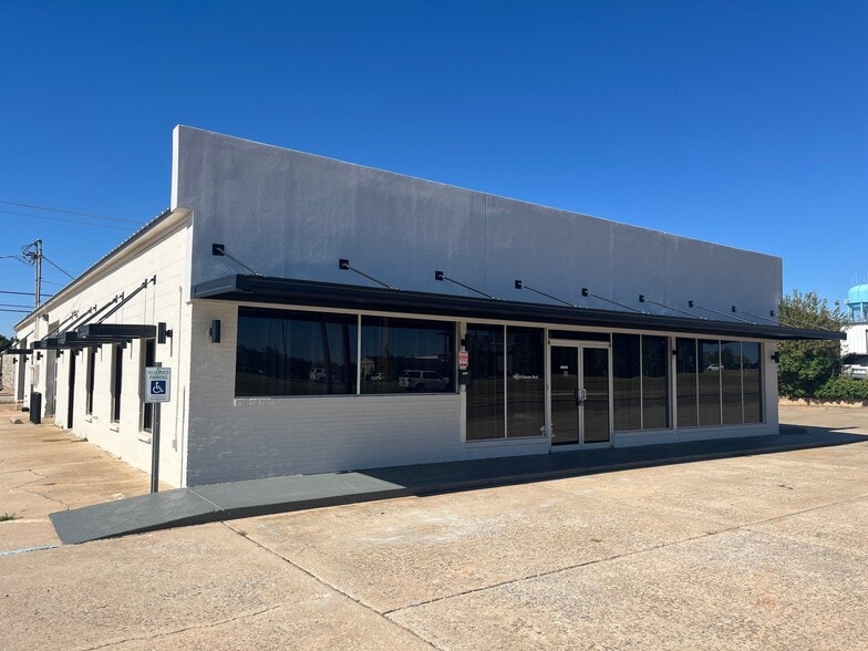 Primary Photo Of 7301 N Classen Blvd, Oklahoma City General Retail For Lease