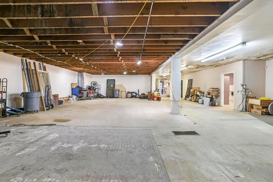 More Photos Of 233 Main Ave E, Twin Falls Storefront For Sale