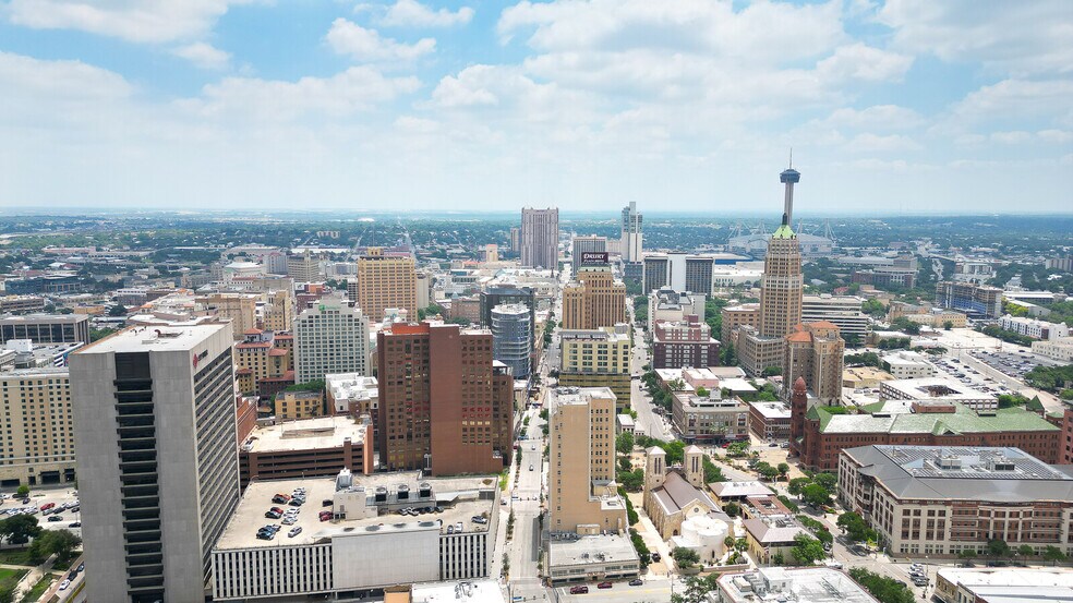 More Photos Of 126 E Main Plz, San Antonio Apartments For Sale