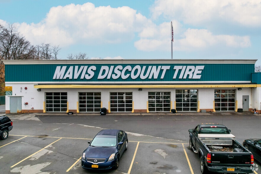 More Photos Of 2555-2605 South Rd, Poughkeepsie Unknown For Lease