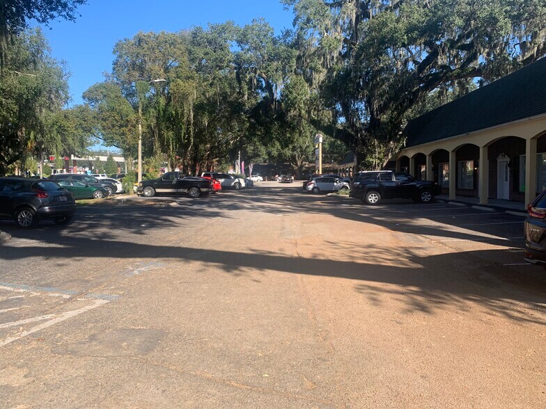 More Photos Of 110 Lithia Pinecrest Rd S, Brandon Office For Lease