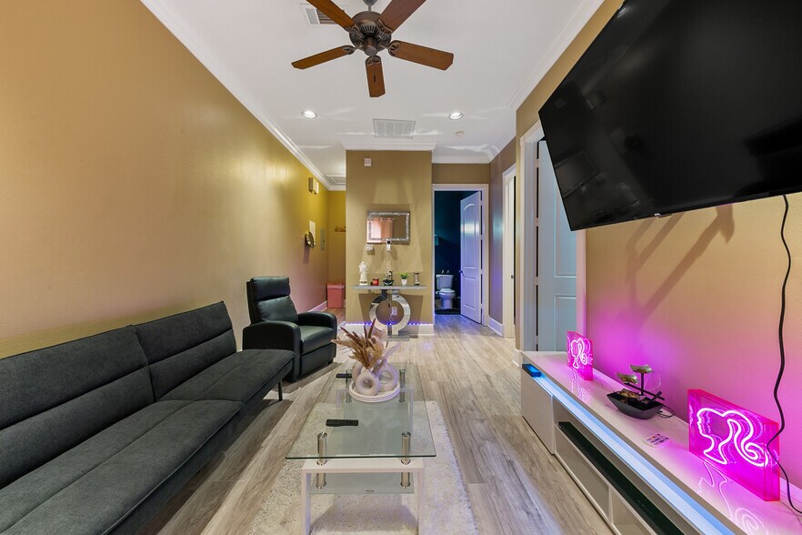 More Photos Of 12832 Willow Centre Dr, Houston Office Residential For Sale