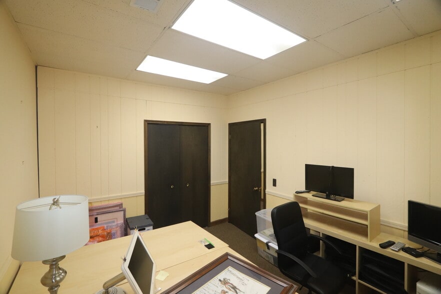 More Photos Of 3075 E Grand River Ave, Howell Office For Lease