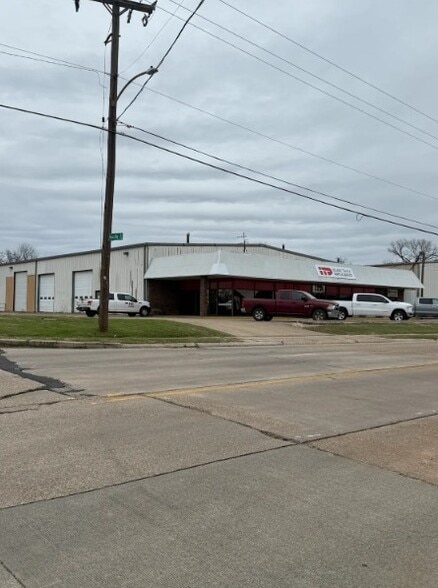 Primary Photo Of 1060 Grimmett Dr, Shreveport Distribution For Lease