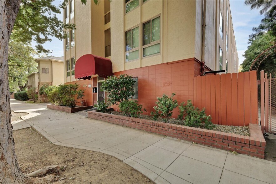 More Photos Of 2320 P St, Sacramento Apartments For Sale
