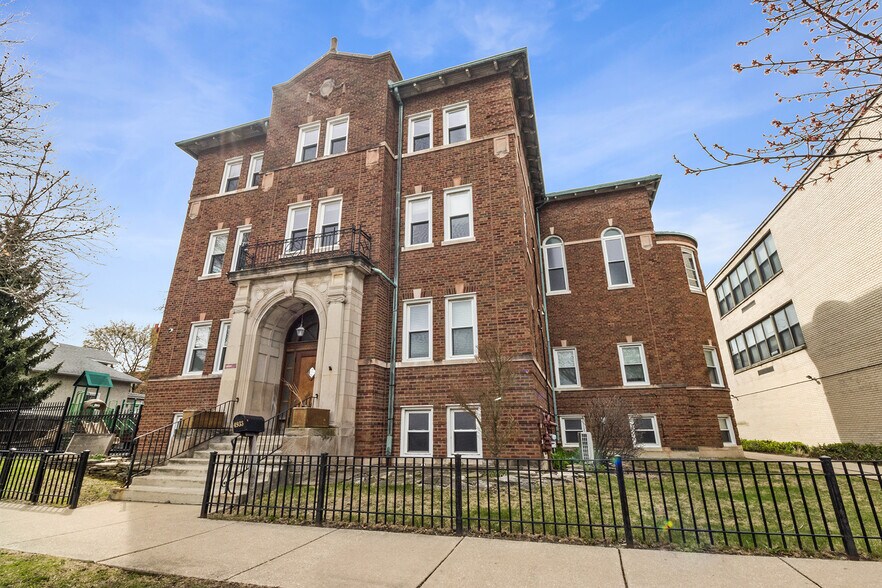 Primary Photo Of 4925-4933 W Patterson Ave, Chicago Apartments For Sale