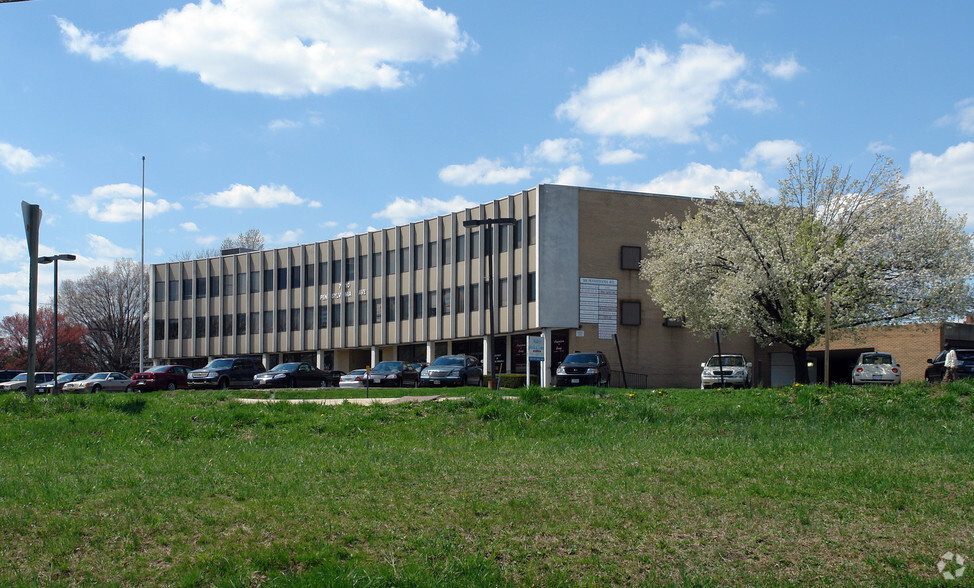 Primary Photo Of 7610 Pennsylvania Ave, Forestville Medical For Lease