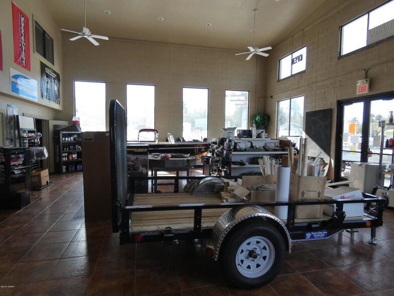 More Photos Of 3600 W White Mountain Blvd, Lakeside Showroom For Sale