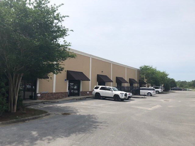 More Photos Of 48 Commerce Ln, Freeport Warehouse For Lease