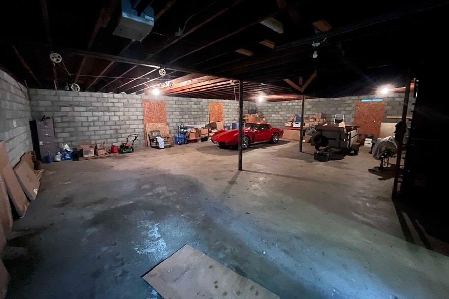 More Photos Of 119 North St, Burlington Flex For Sale