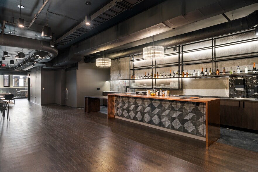 More Photos Of 121 W Main St, Louisville Storefront Retail Office For Lease