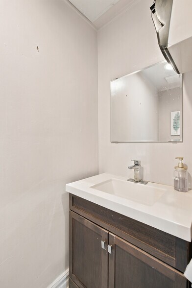 More Photos Of 11925-11927 Ventura Blvd, Studio City Storefront For Lease