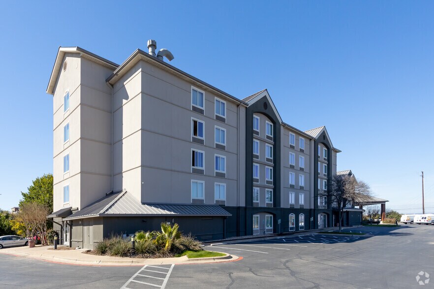 More Photos Of 7625 E Ben White Blvd, Austin Hotel For Sale