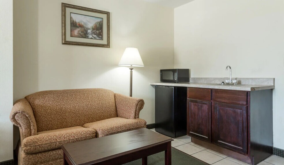 More Photos Of 105 Lamar St, Houma Hotel For Sale