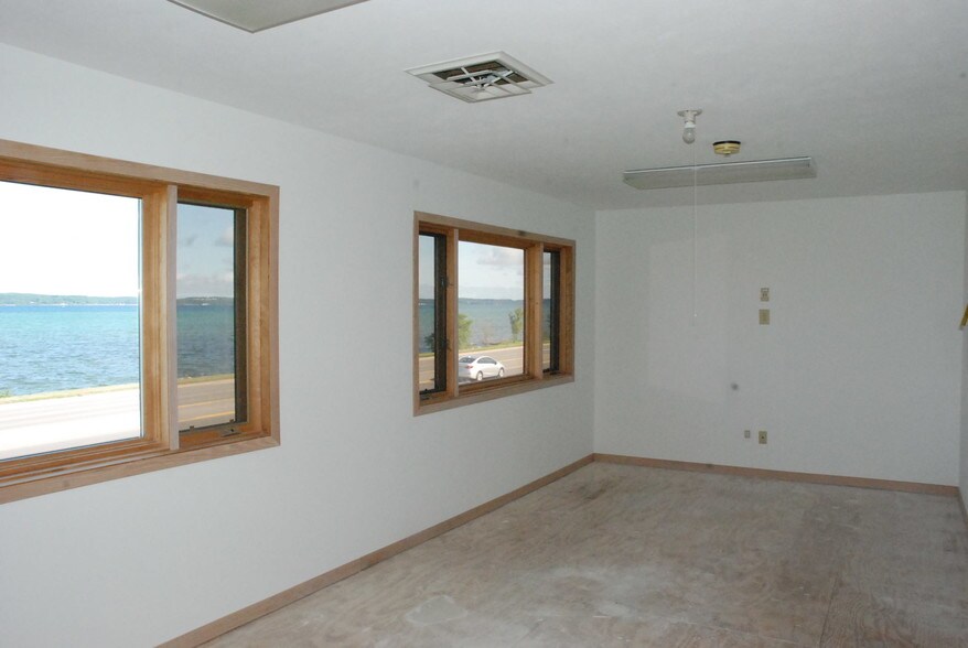 More Photos Of 4620 N US Highway 31 N, Traverse City Office For Lease