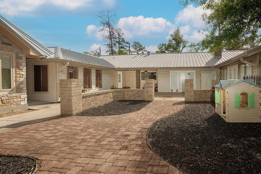 More Photos Of 26407 Oak Ridge Dr, Spring Medical For Sale