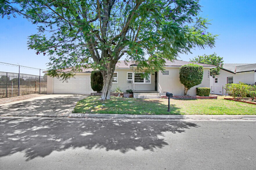 More Photos Of 3879 Dykes Ln, Riverside Apartments For Sale