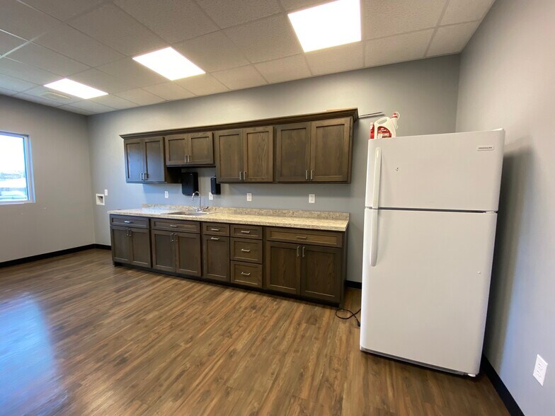 More Photos Of 2221 John Williams Blvd, Bedford Office For Sale