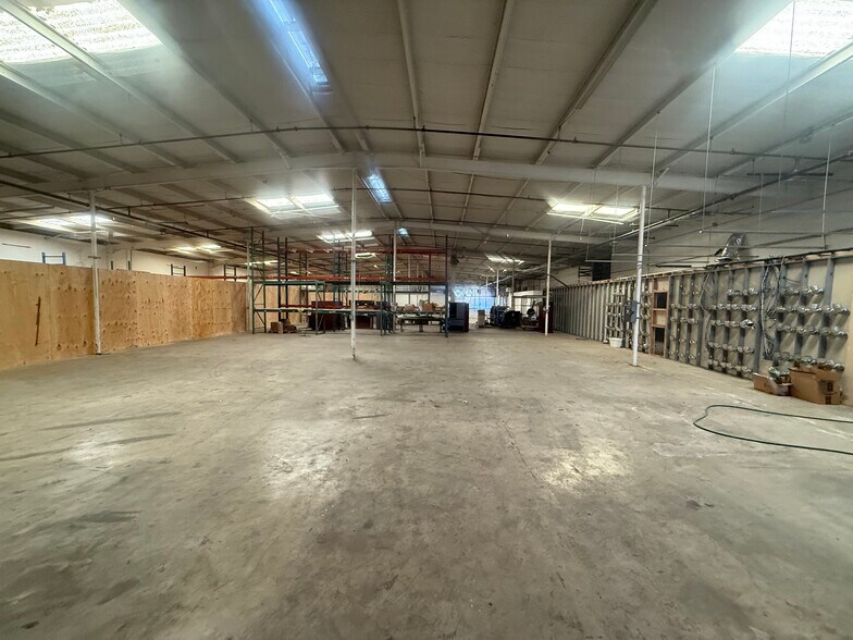 More Photos Of 911 N Frio St, San Antonio Manufacturing For Lease