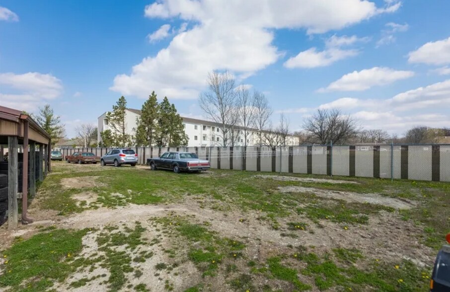 More Photos Of 2300 Hoffman Dr, Effingham Auto Repair For Sale