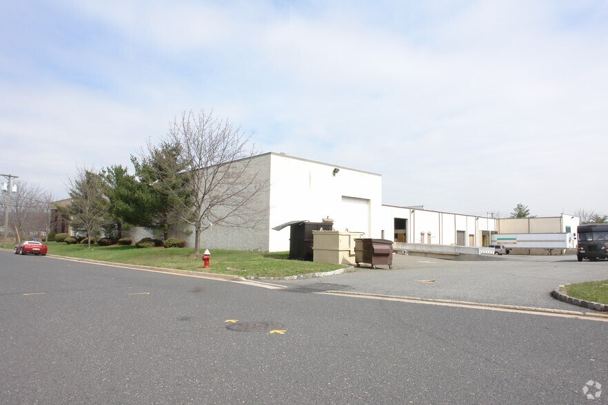 More Photos Of 400 South Ave, Middlesex Warehouse For Lease