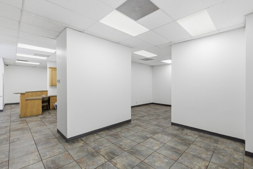 More Photos Of 1120 Commercial Blvd N, Arlington Warehouse For Lease