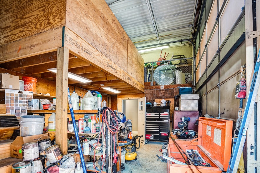 More Photos Of 17 Glenwood Ave, Hyde Park Warehouse For Sale