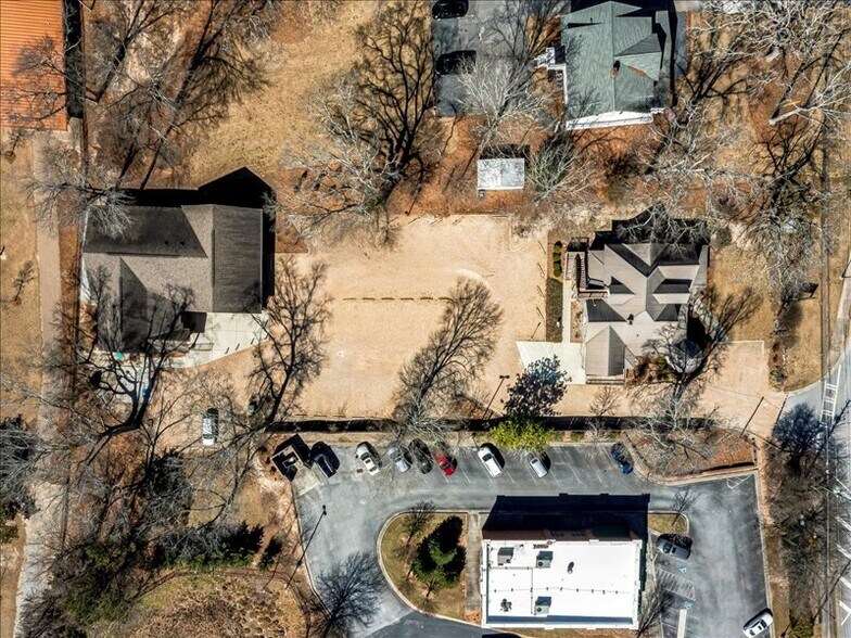 More Photos Of 2057 Grayson Hwy, Grayson Freestanding For Sale