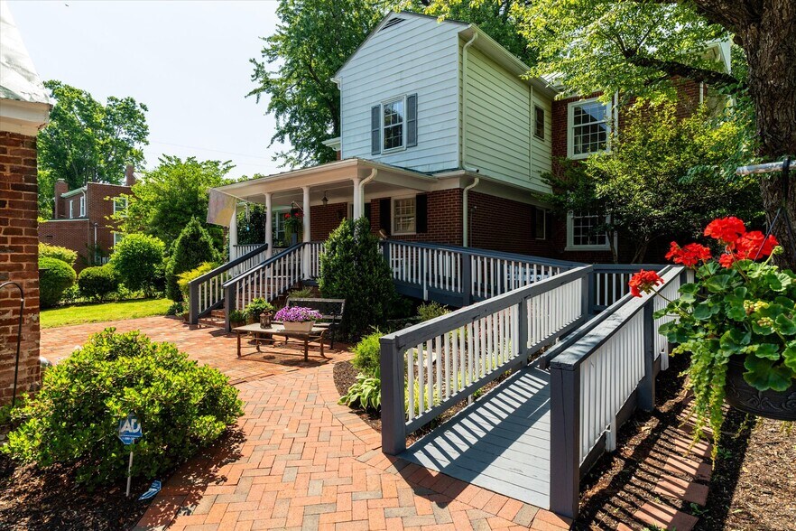 More Photos Of 252 David Bruce Ave, Charlotte Court House Hospitality For Sale