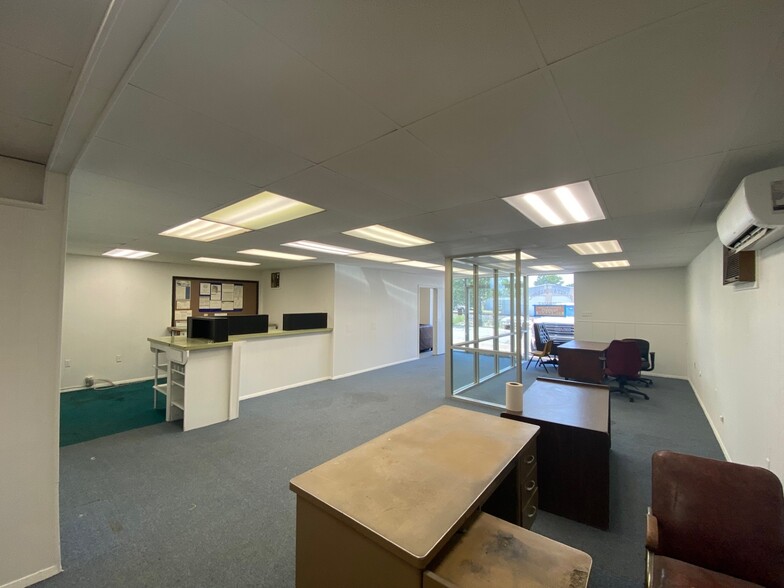 More Photos Of 105 Main st, Red Oak Office For Lease