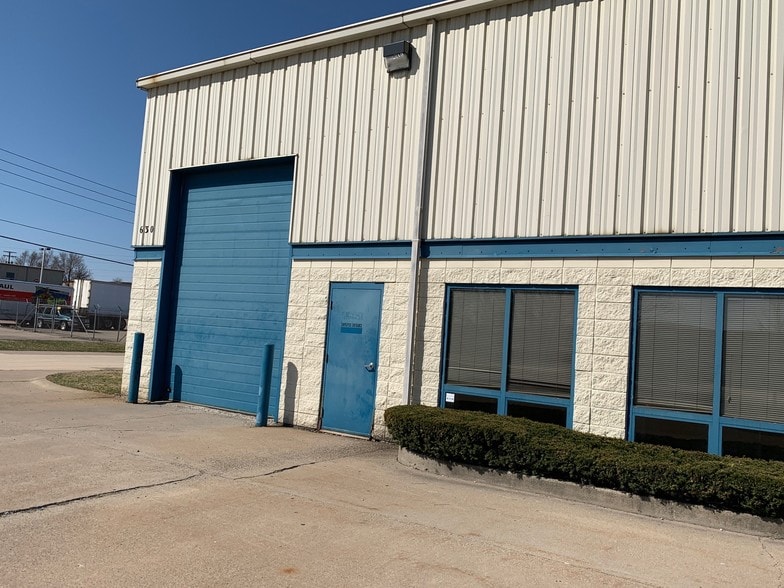 More Photos Of 630 E Bronson St, South Bend Light Distribution For Lease