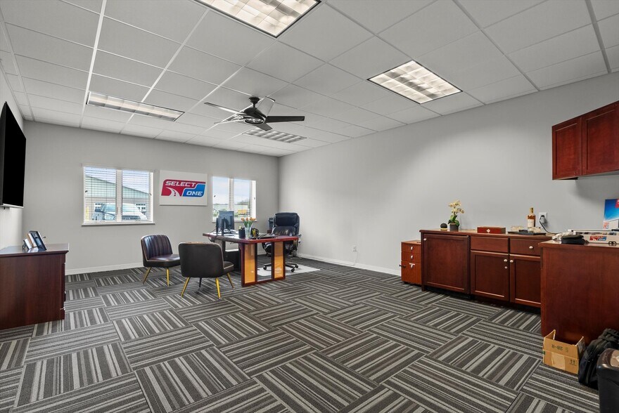 More Photos Of 24051 S Northern Illinois Dr, Channahon Truck Terminal For Sale