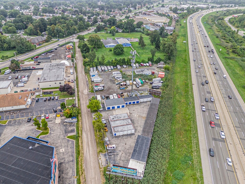 More Photos Of 33833 Garnet St, Clinton Township Self Storage For Sale