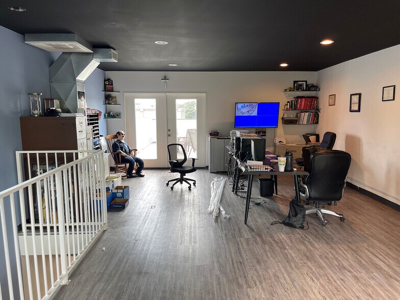 More Photos Of 2629 E Foothill Blvd, Pasadena Light Manufacturing For Sale