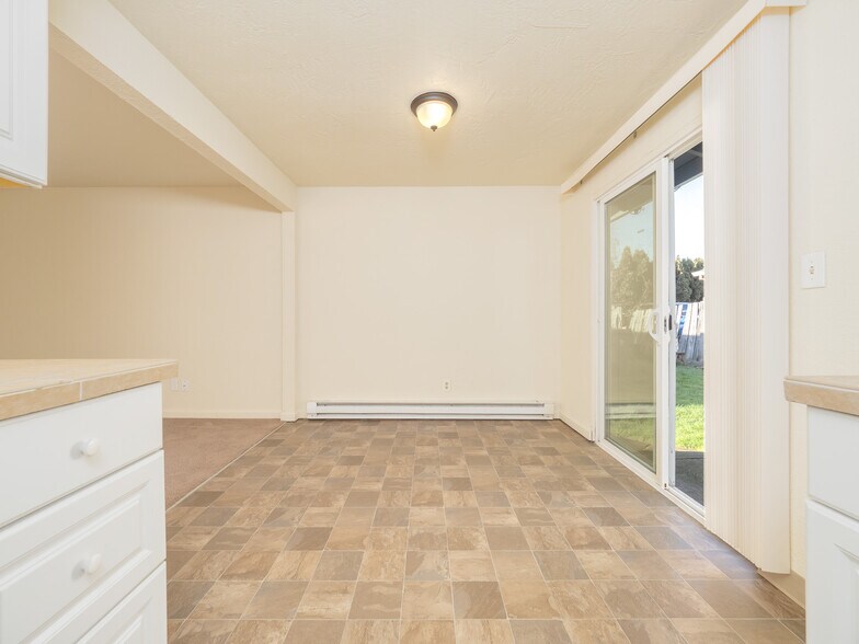 More Photos Of 1581 James St, Woodburn Multifamily For Sale