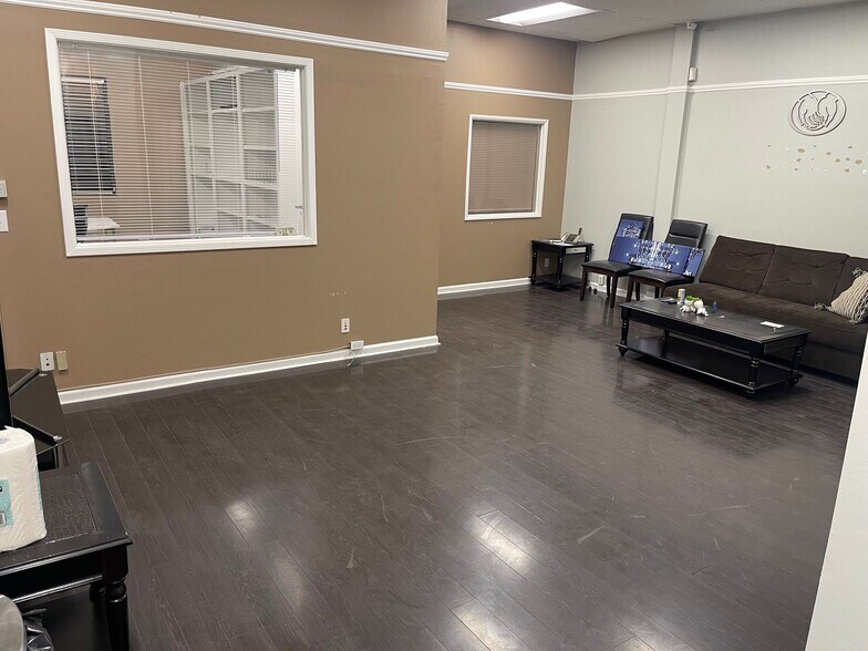 More Photos Of 13313-13321 Ventura Blvd, Sherman Oaks Office For Lease