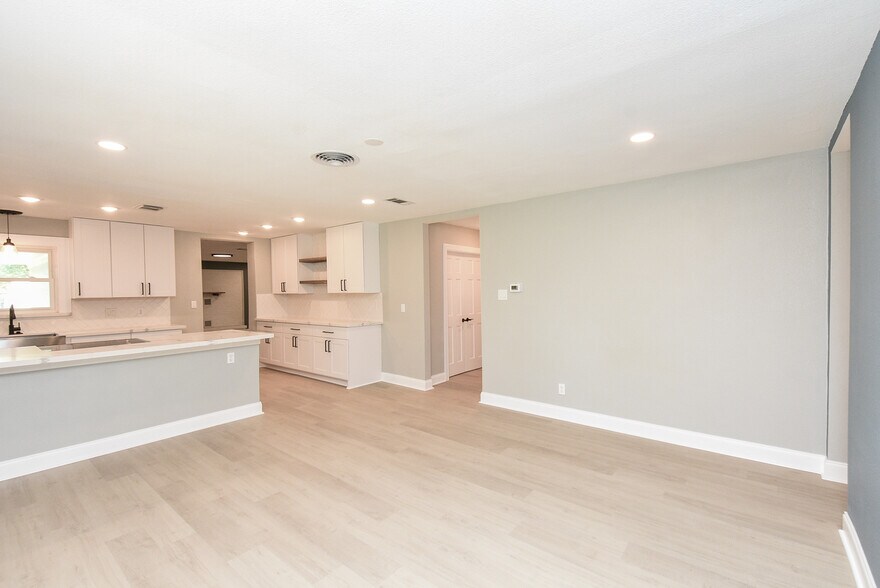 More Photos Of 19022 Old Mueschke Rd, Tomball Medical For Lease