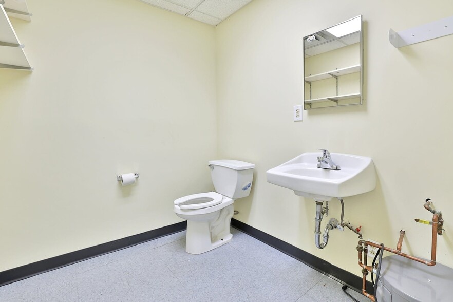 More Photos Of 52 E Rt-59, Nanuet Freestanding For Lease