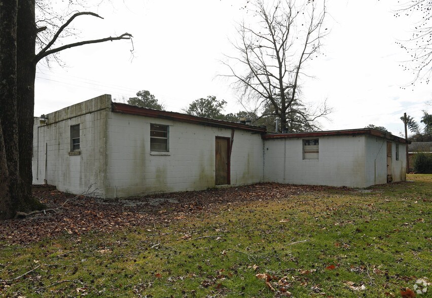 More Photos Of 4000 S Hathaway Blvd, Rocky Mount Freestanding For Sale