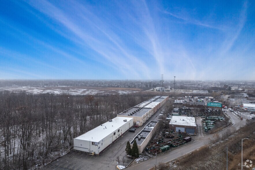 More Photos Of 600 Waukegan Rd, Northbrook Flex For Lease