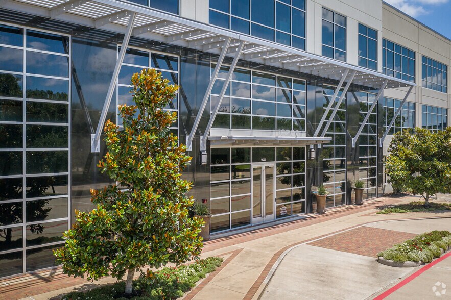 More Photos Of 16200 Park Row, Houston Office For Lease