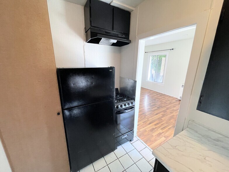 More Photos Of 901 N El Centro Ave, Los Angeles Apartments For Sale