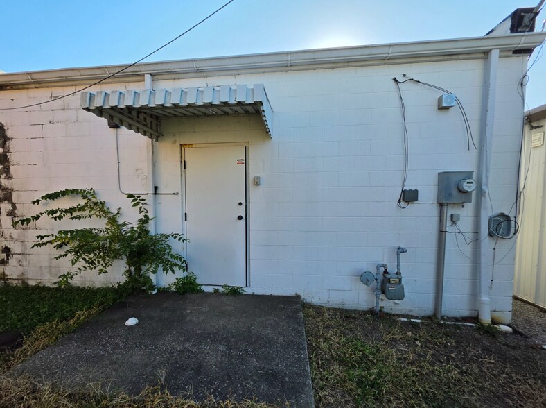 More Photos Of 204 S Washington St, Mc Leansboro Office For Sale