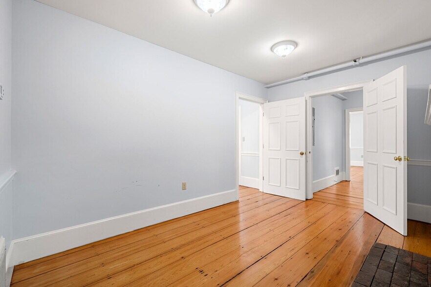 More Photos Of 160 Sylvan St, Danvers Office For Sale