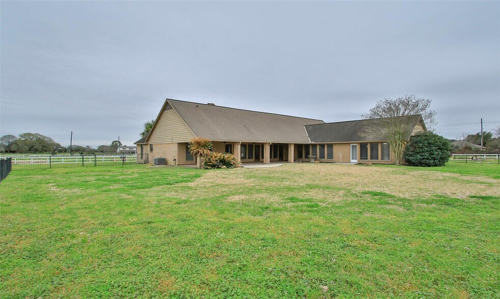 More Photos Of 14803 Grant Rd, Cypress Lodge Meeting Hall For Lease