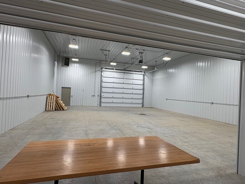 More Photos Of 2976 73rd St, Atkins Flex For Lease