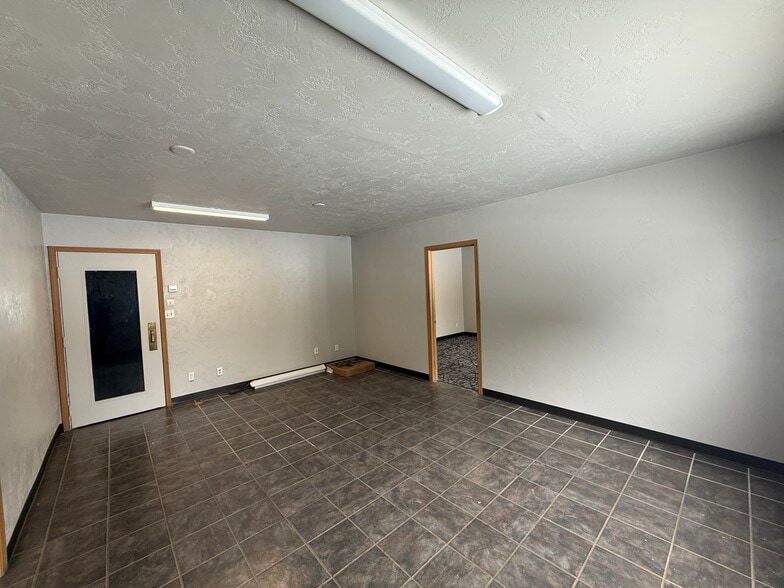 More Photos Of 2927 N Roemer Rd, Appleton Manufacturing For Lease