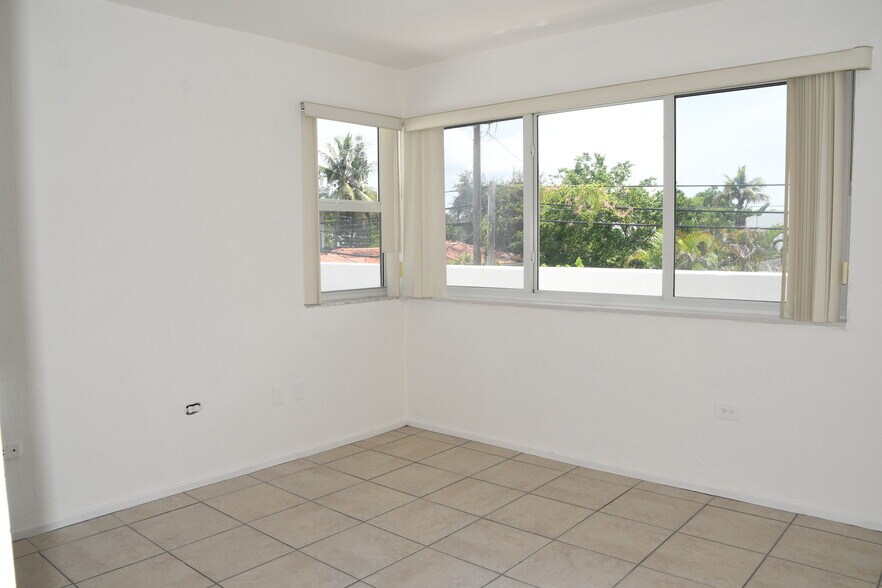 More Photos Of 1920 SW 22nd St, Miami Medical For Lease