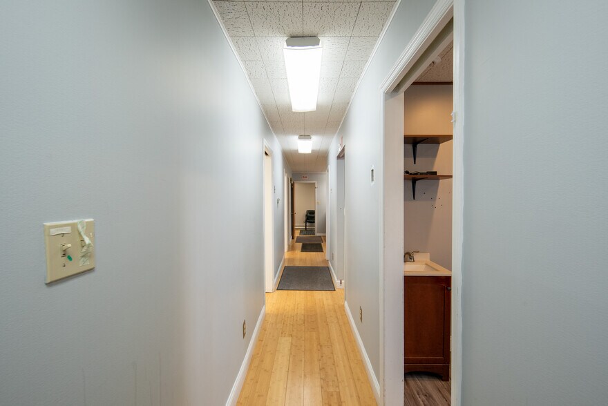 More Photos Of 1221 Altamont Ave, Schenectady Office For Sale