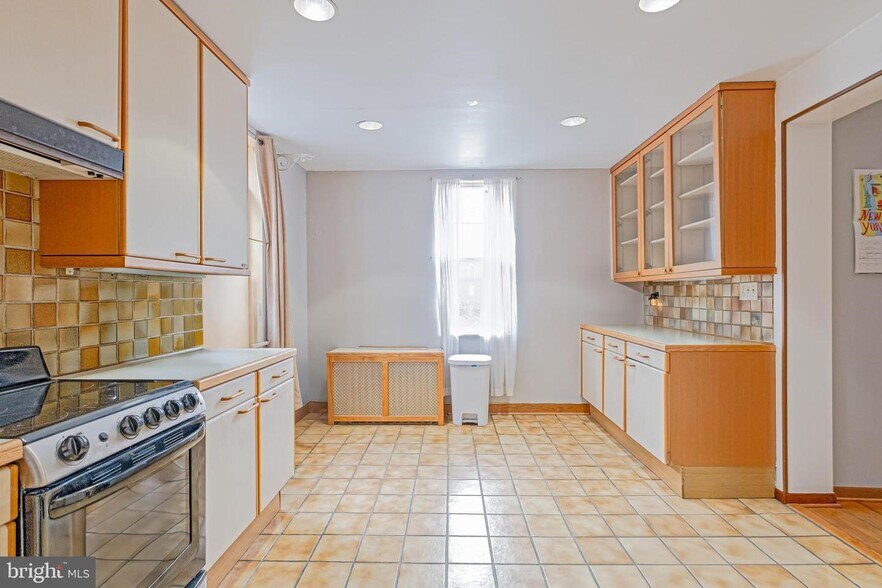 More Photos Of 1701 Pine St, Philadelphia Storefront Retail Residential For Sale